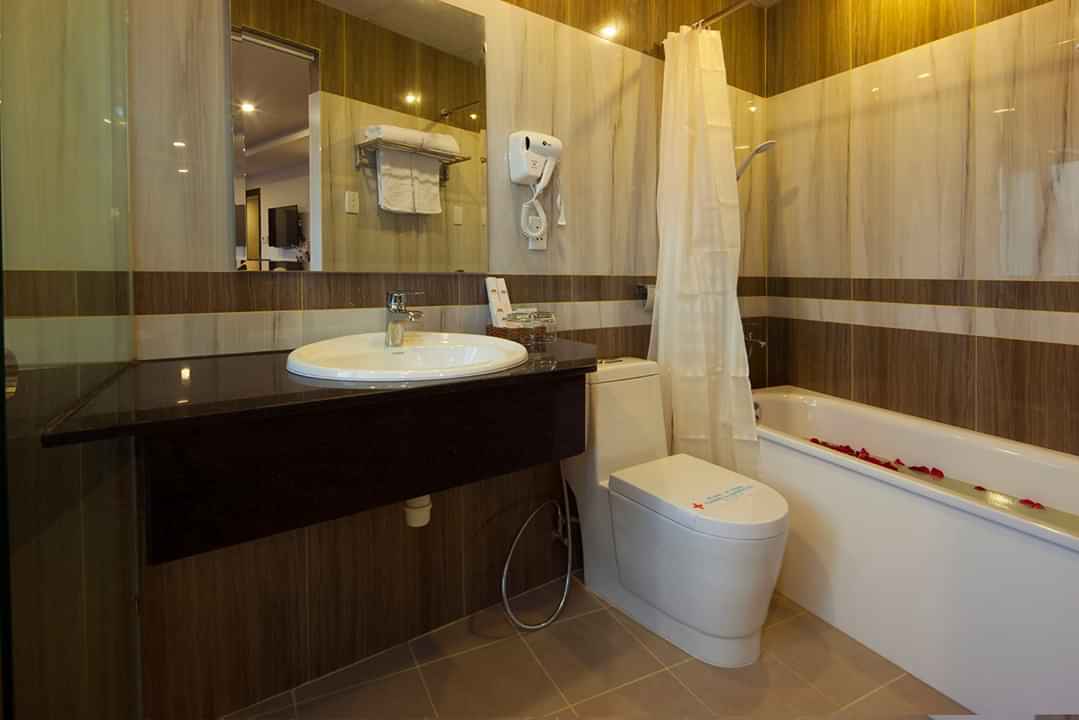 Bán Khách Sạn Đường Trần Trọng Cung Liền Kề Vincom Q7.