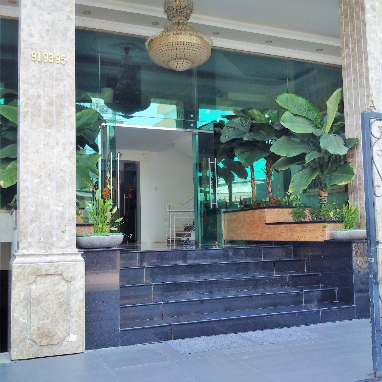 Bán Tòa Nhà Moon Palace Đường Số 41 Quận 7